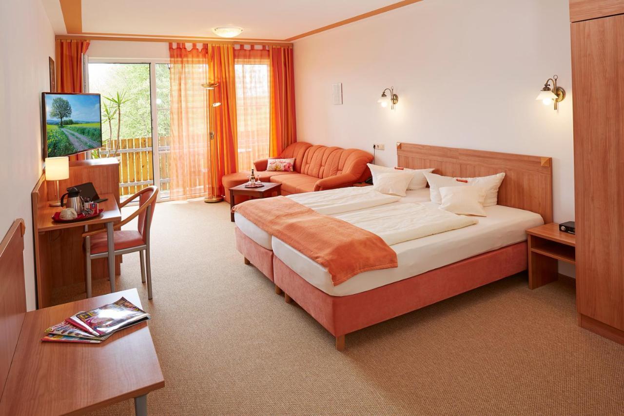 Land- Und Aktivhotel Altmuehlaue Bad Rodach Exteriör bild